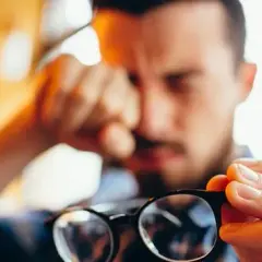 Astygmatyzm – kiedy nosić okulary, aby uniknąć problemów z widzeniem