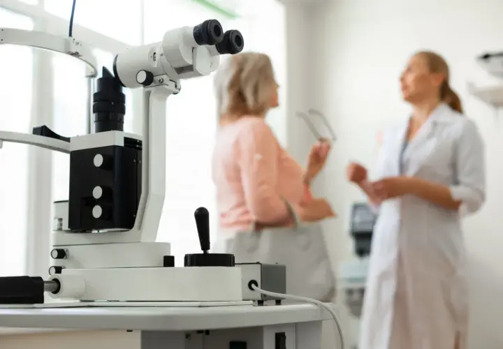 Ile kosztuje operacja na zaćmę prywatnie? Ceny, które zaskakują