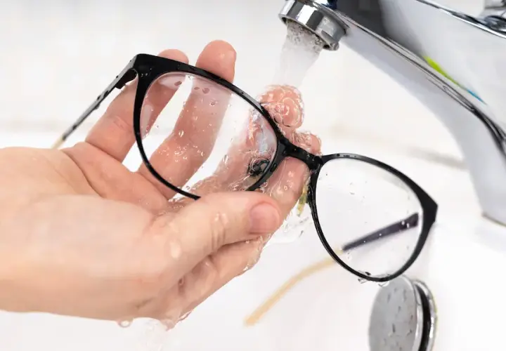 Jak czyścić okulary fotochromy, aby uniknąć zarysowań i uszkodzeń