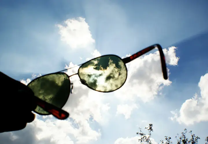 Okulary polaryzacyjne czy fotochromy - co wybrać dla lepszej ochrony?