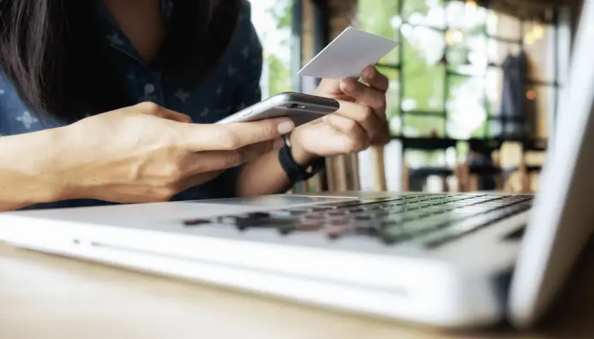 Opłaty, limity i czas realizacji transakcji na platformach rozrywkowych online – co warto wiedzieć?