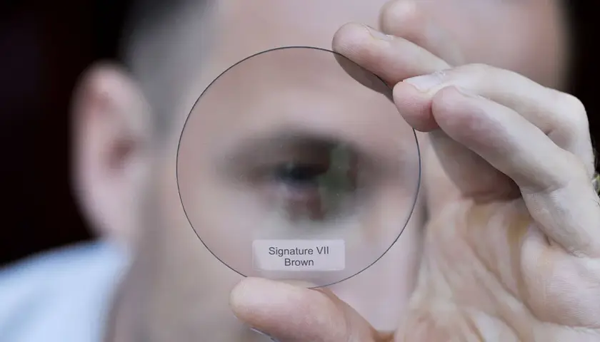 Fotochromy czy przeciwsłoneczne – które okulary naprawdę chronią?