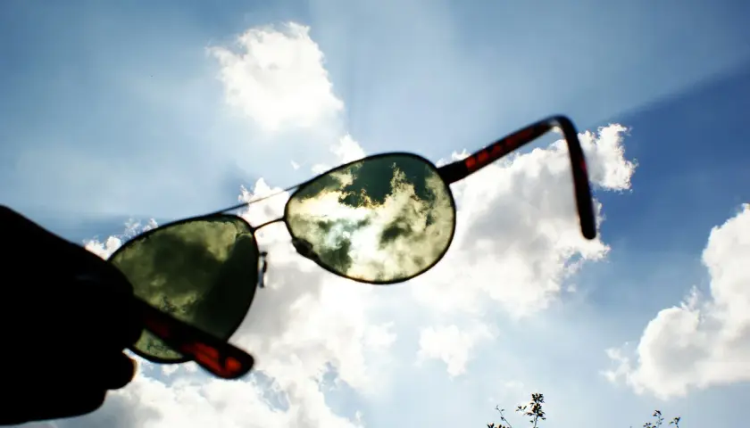 Okulary polaryzacyjne czy fotochromy - co wybrać dla lepszej ochrony?