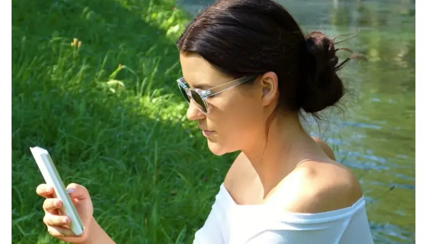 Czy telefon psuje wzrok? Poznaj prawdę i skuteczne sposoby ochrony oczu