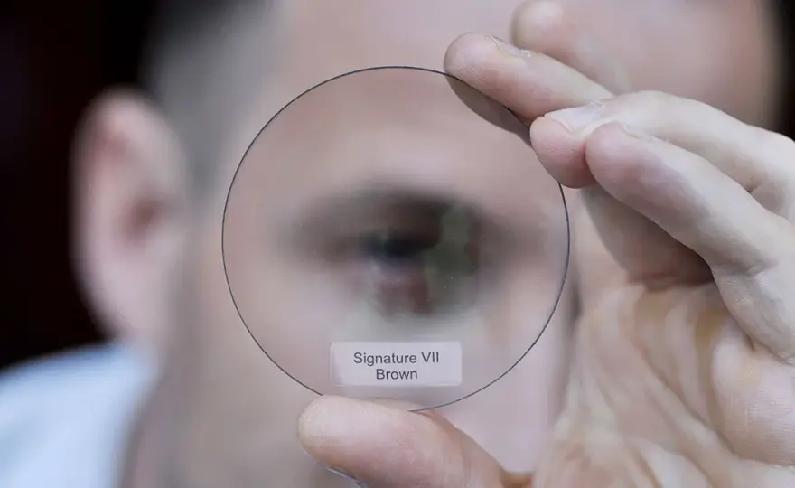 Fotochromy czy przeciwsłoneczne – które okulary naprawdę chronią?