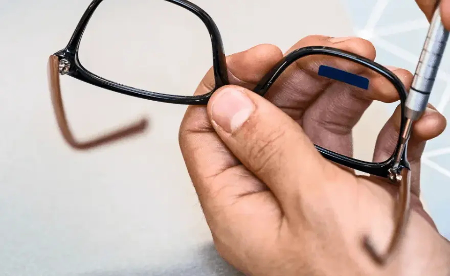 Jak zwęzić okulary plastikowe - proste sposoby na idealne dopasowanie