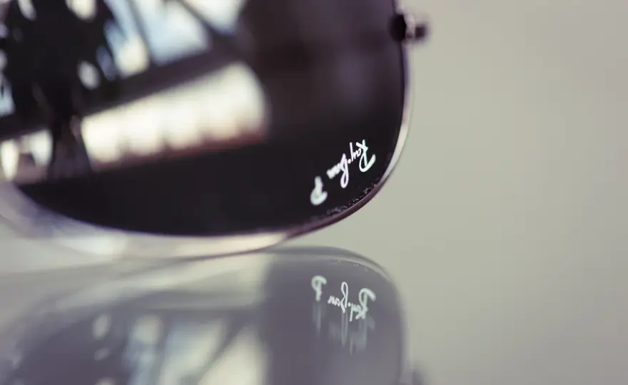 Jak sprawdzić oryginalne Ray-Ban i uniknąć fałszywych okularów