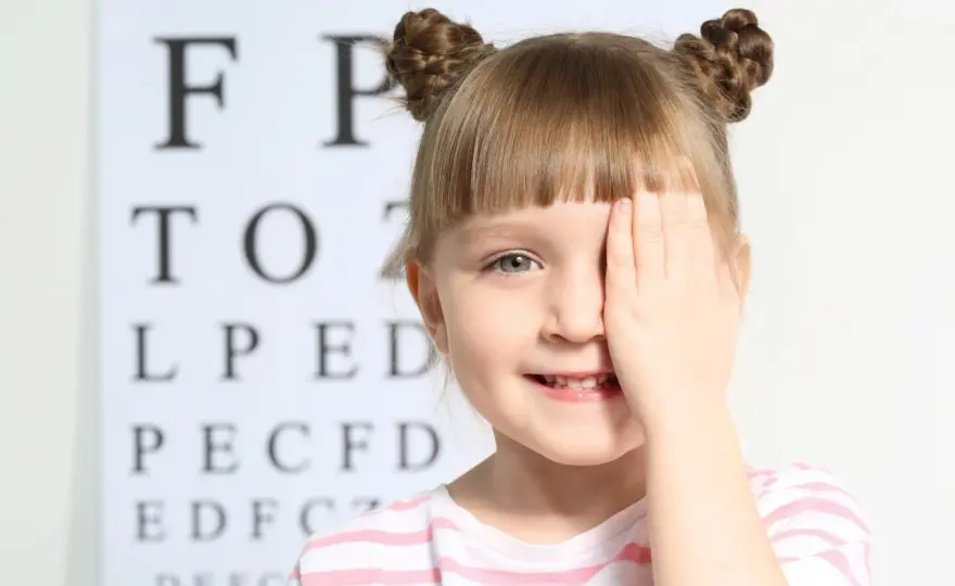 Kiedy okulary dla dzieci z krótkowzrocznością? Zobacz, jak nie przegapić!