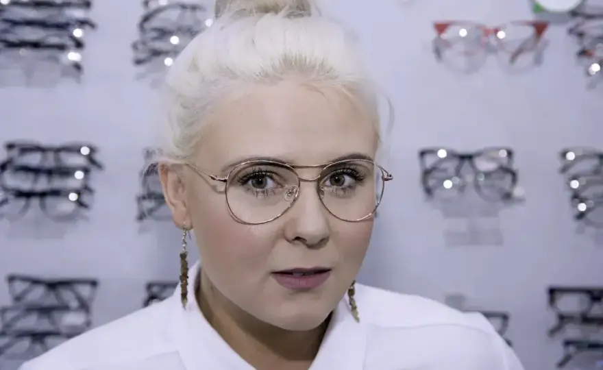 Malowanie oprawek okularów - Czy to ma sens? Poradnik